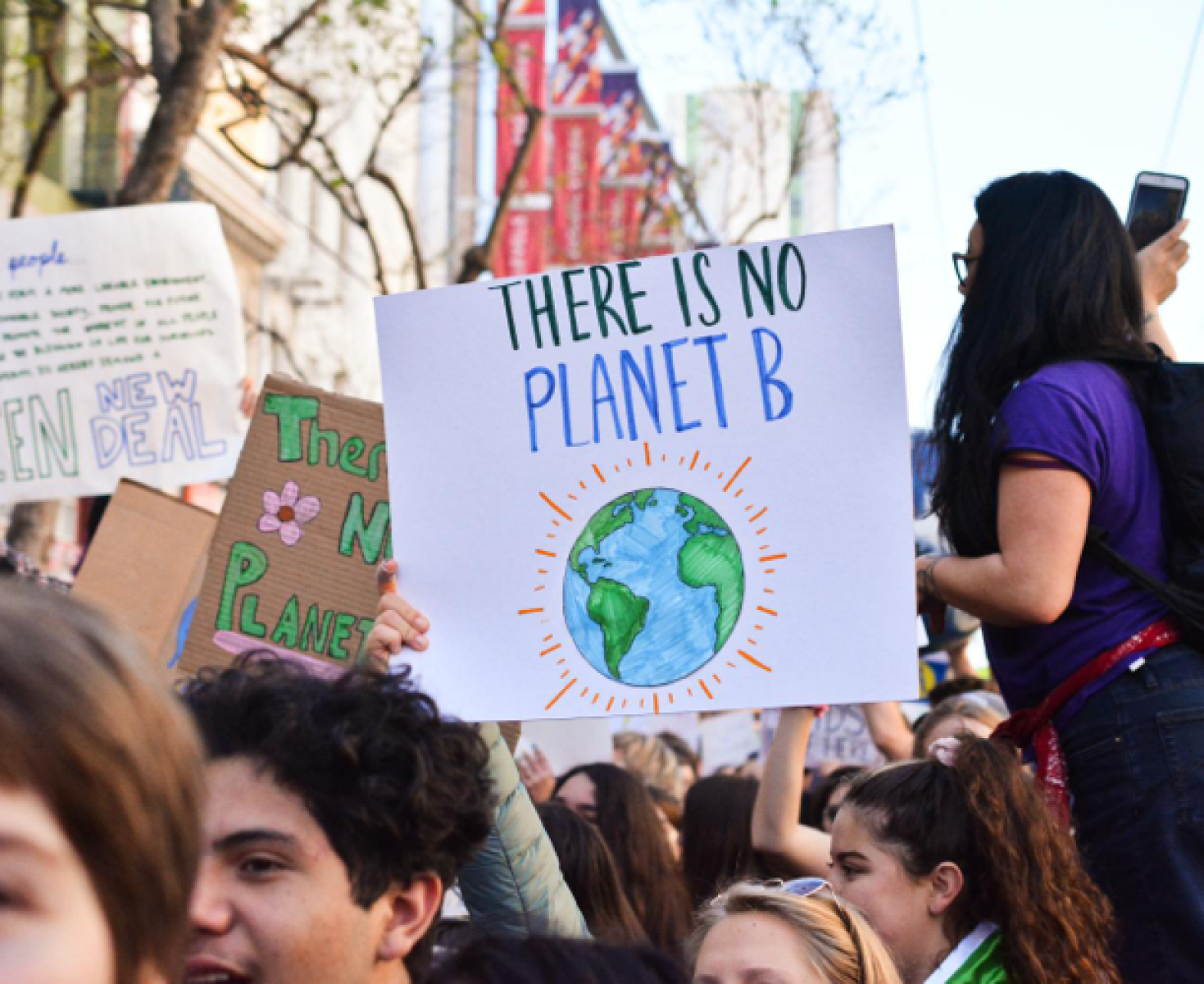 Kids holding up signs about climate change